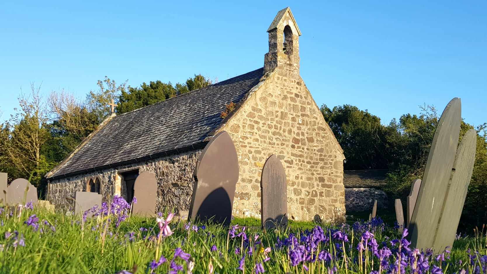 Eglwys Sant Tysilio / St Tysilio Church